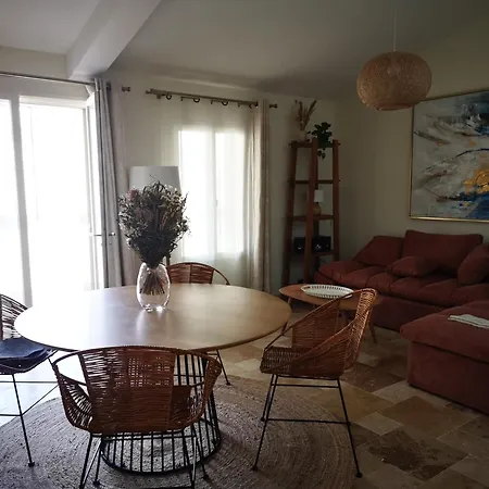 Duplex Avec Cour Exterieure Centre *